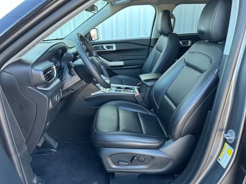 Used 2023 Ford Explorer XLT w/ Equipment Group 202A image 11