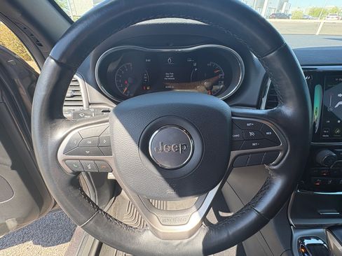 Used 2020 Jeep Grand Cherokee Altitude RWD image 18