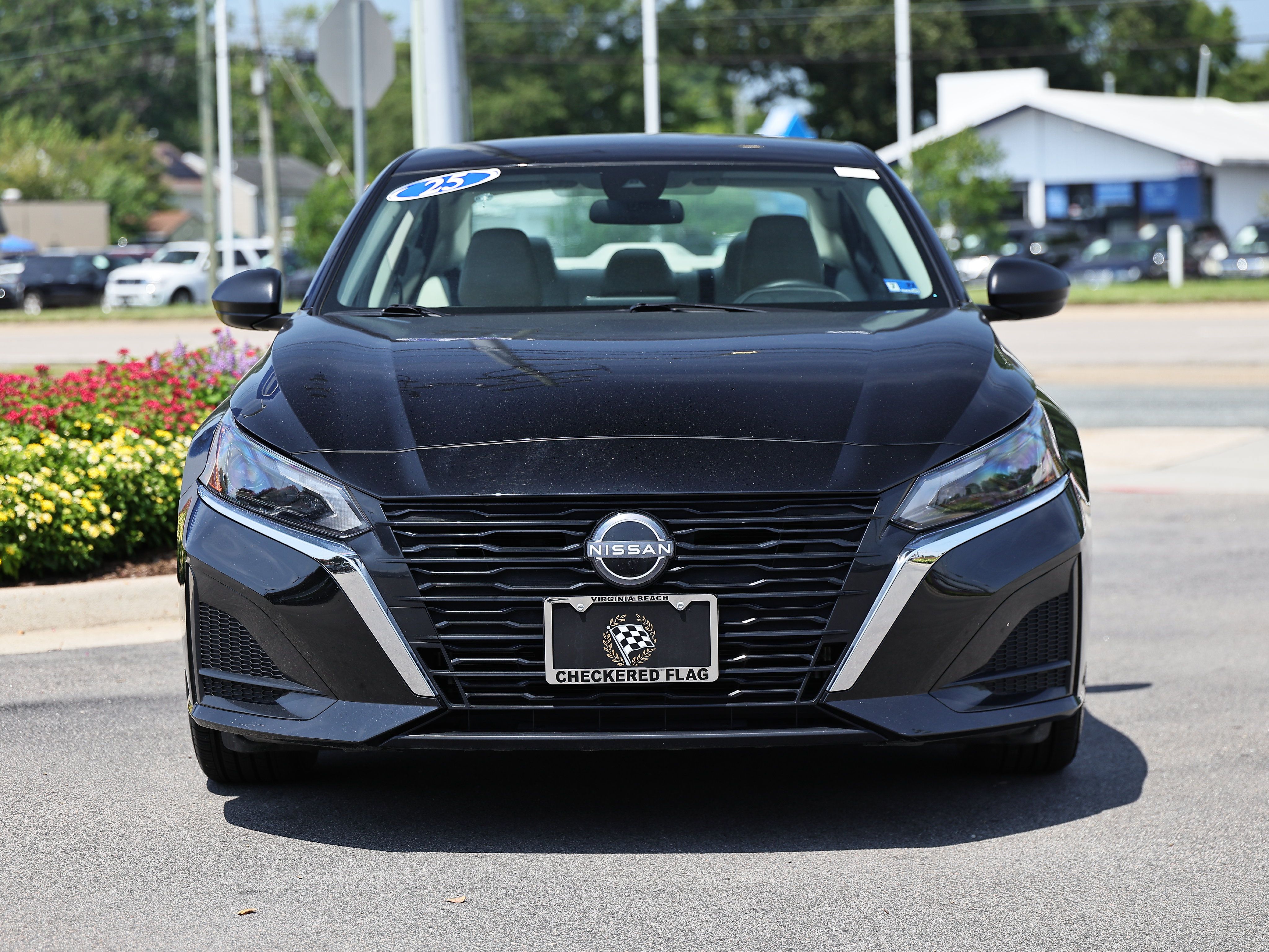 Used 2025 Nissan Altima 2.5 SV FWD image 14