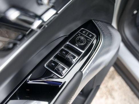 Used 2025 Cadillac Lyriq Sport image 21