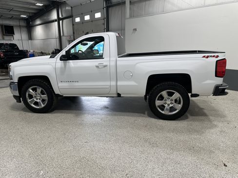Used 2018 Chevrolet Silverado 1500 LT w/ LT Convenience Package AWD/4WD image 5