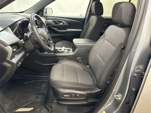 Used 2023 Chevrolet Traverse LT image 10