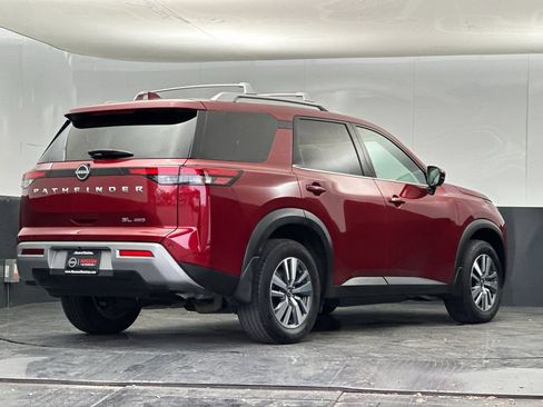 Used 2024 Nissan Pathfinder SL image 3