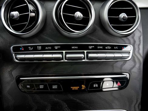 Used 2021 Mercedes-Benz GLC 300 4MATIC Coupe image 25