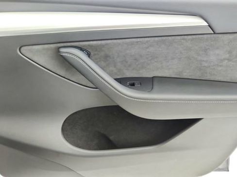 Used 2023 Tesla Model Y Performance image 23