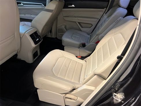 Used 2022 Volkswagen Atlas SEL Premium image 17