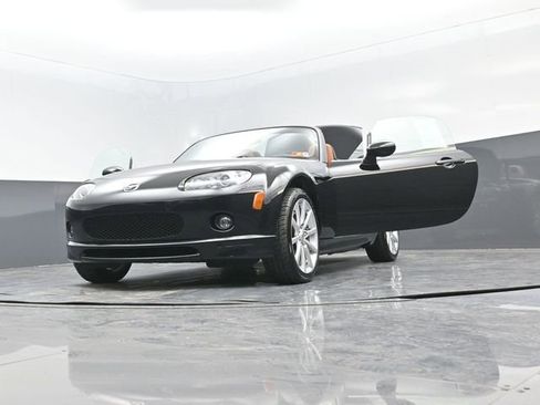 Used 2006 MAZDA MX-5 Miata Grand Touring w/ Premium Pkg image 31
