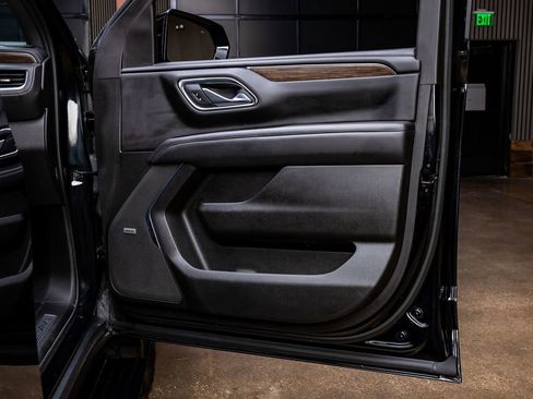 Used 2023 Chevrolet Tahoe High Country image 38