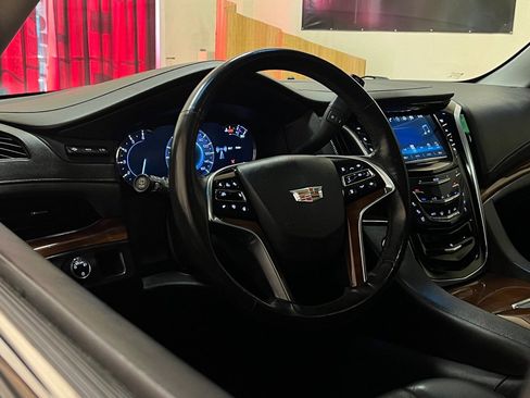 Used 2018 Cadillac Escalade ESV Luxury image 18