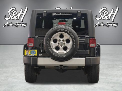 Used 2015 Jeep Wrangler Unlimited Sahara AWD/4WD image 19
