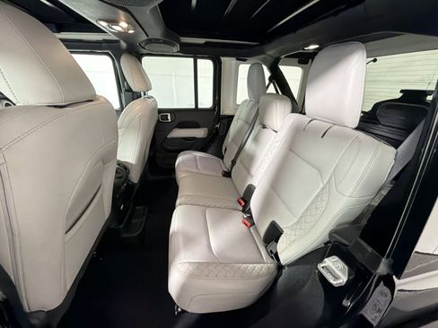 Used 2021 Jeep Wrangler Unlimited Sahara image 24
