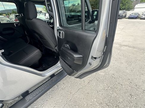 Used 2021 Jeep Gladiator Sport AWD/4WD image 41
