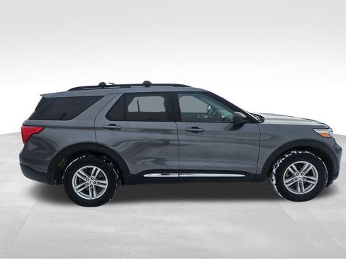 Used 2022 Ford Explorer XLT w/ Equipment Group 202A image 5