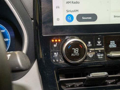 Used 2023 Toyota Highlander Limited image 17