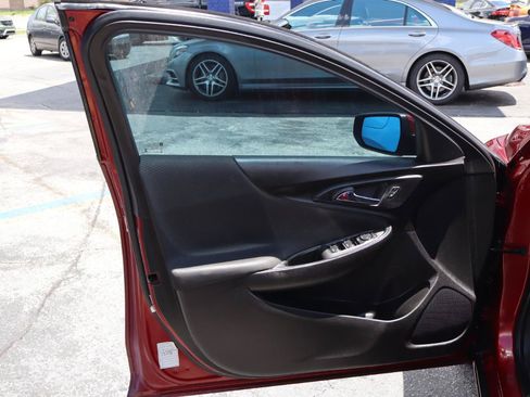 Used 2018 Chevrolet Malibu LT FWD image 12