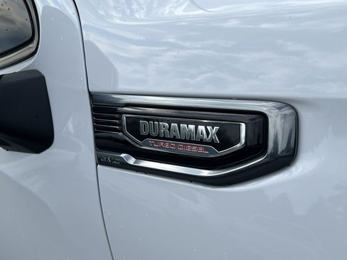 Used 2025 GMC Sierra 1500 AT4 w/ Technology Package AWD/4WD image 10