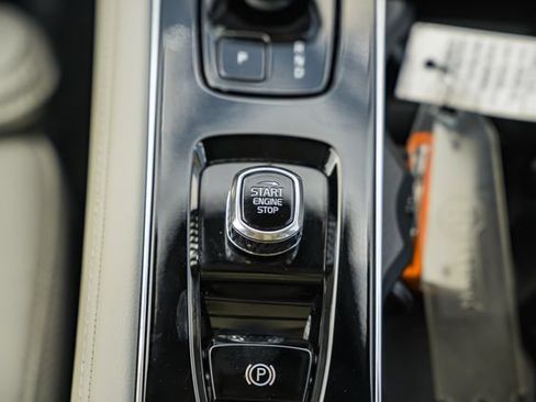 Used 2025 Volvo XC90 T8 Ultra w/ Protection Package Premier AWD/4WD image 27