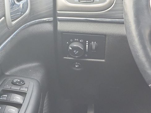 Used 2019 Jeep Grand Cherokee Limited image 13