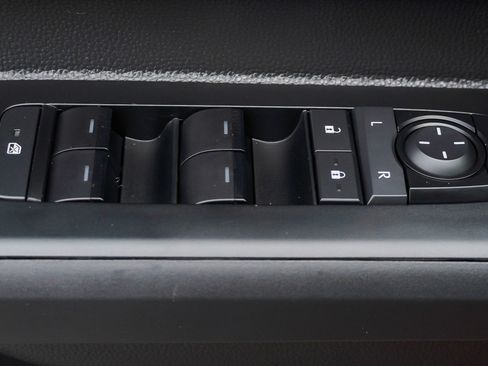 Used 2025 Toyota Tacoma TRD Off-Road image 19