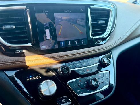 Used 2017 Chrysler Pacifica Limited w/ UConnect Theater Package image 20