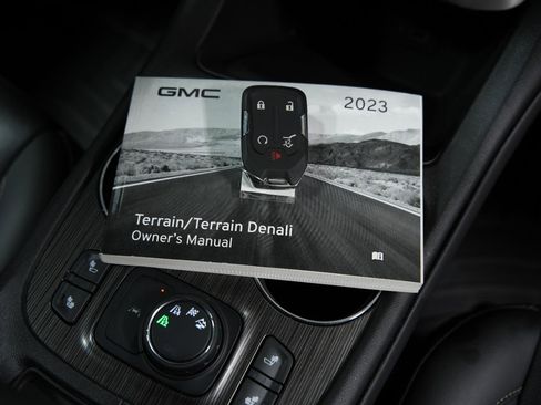 Used 2023 GMC Acadia SLT AWD/4WD image 21
