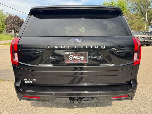 Used 2025 Ford Expedition Active AWD/4WD image 6