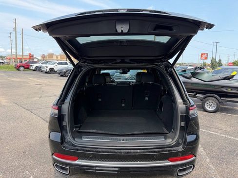 Used 2023 Jeep Grand Cherokee Summit AWD/4WD image 25