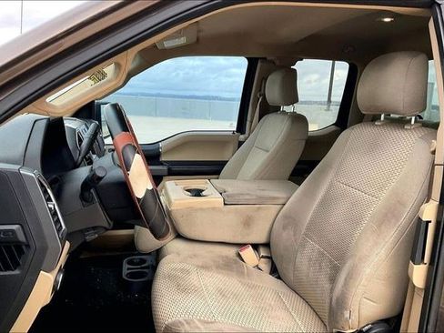 Used 2015 Ford F150 XLT image 9