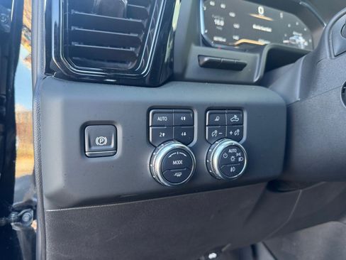 Used 2024 GMC Sierra 1500 AT4 w/ Technology Package image 23