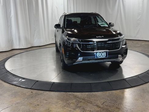 Certified 2025 Kia Seltos S AWD/4WD image 8