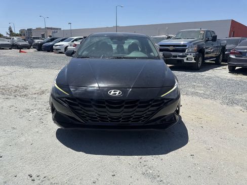 Used 2023 Hyundai Elantra SEL FWD image 2