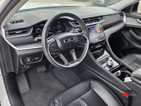Used 2023 Jeep Grand Cherokee Limited w/ Black Appearance Package AWD/4WD image 21