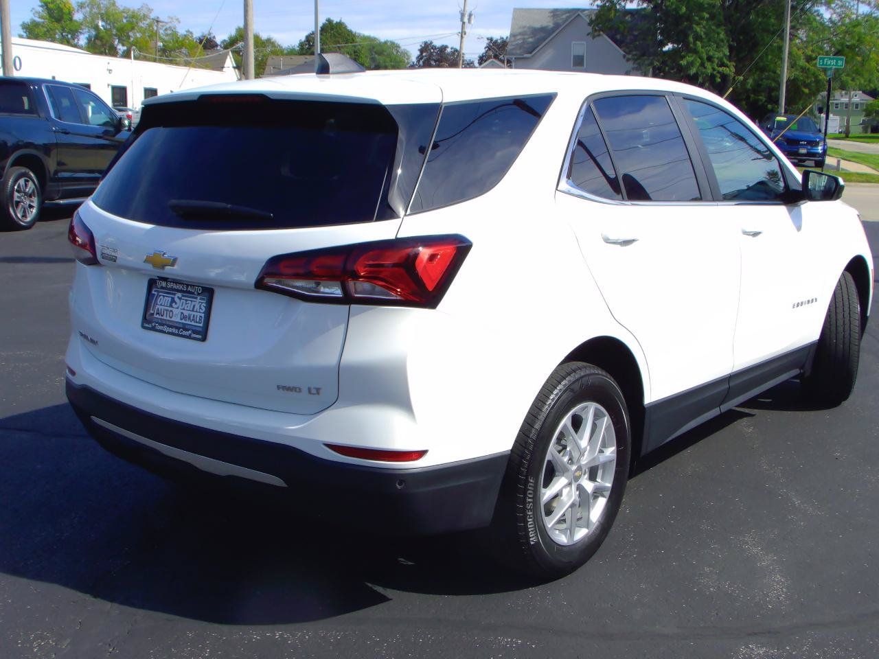 Used 2023 Chevrolet Equinox LT w/ Driver Convenience Package AWD/4WD image 2