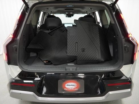 Used 2024 Kia EV9 Land image 50