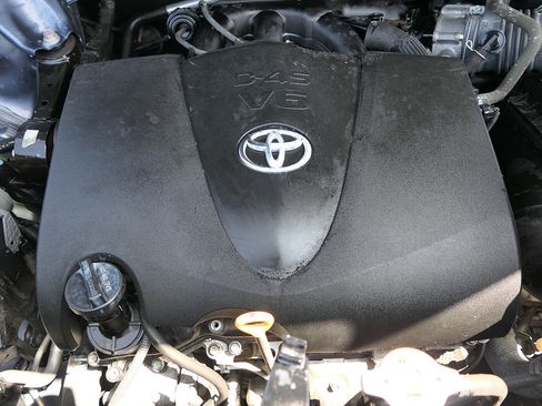 Used 2018 Toyota Highlander XLE FWD image 27