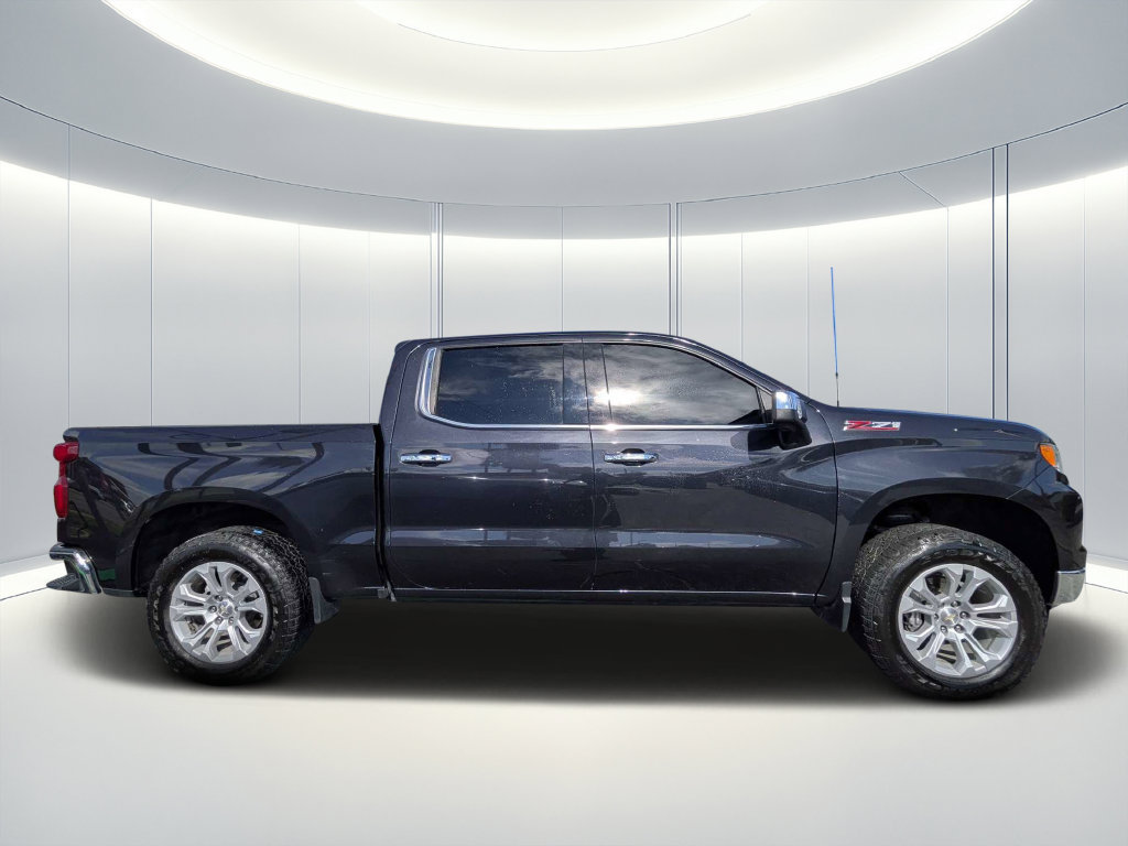 Used 2022 Chevrolet Silverado 1500 LTZ AWD/4WD image 3