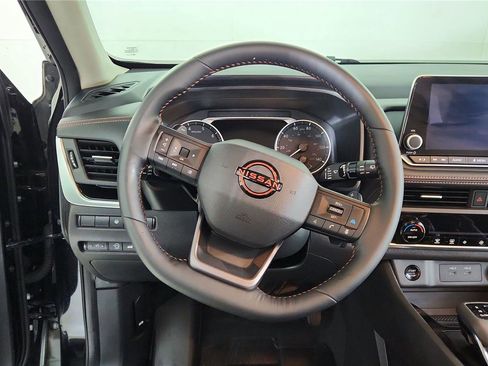 Certified 2025 Nissan Rogue SV image 29