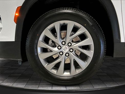 Used 2025 Buick Enclave Preferred AWD/4WD image 34