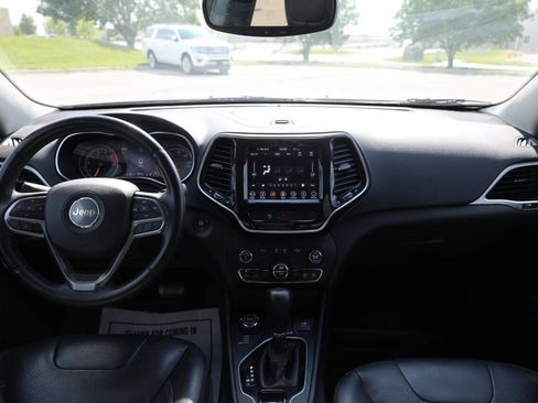 Used 2019 Jeep Cherokee Limited image 14