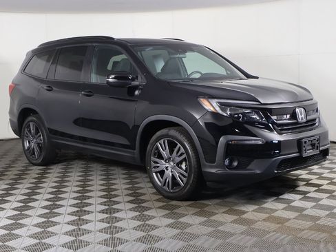 Used 2022 Honda Pilot Sport image 2