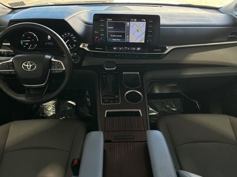 Used 2024 Toyota Sienna XLE image 14