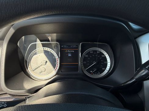 Used 2019 Nissan Titan SV image 28