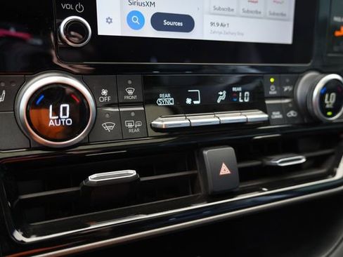 Used 2023 Toyota Highlander XLE image 15