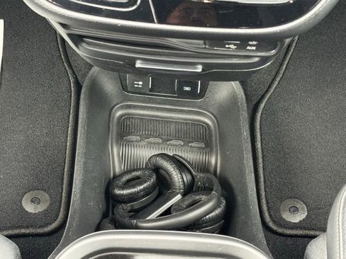 Used 2020 Chrysler Pacifica Touring-L image 18