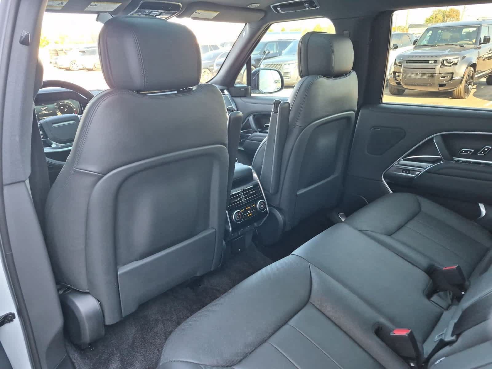 Used 2024 Land Rover Range Rover Long Wheelbase SE AWD/4WD image 18