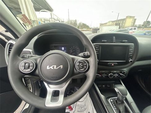 Certified 2022 Kia Soul LX image 9