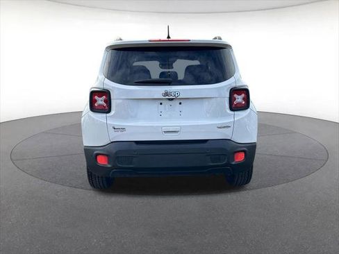 Certified 2018 Jeep Renegade Latitude w/ Advanced Technology Group image 4