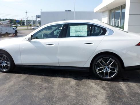 Used 2027 BMW 530i xDrive w/ Premium Package AWD/4WD image 8