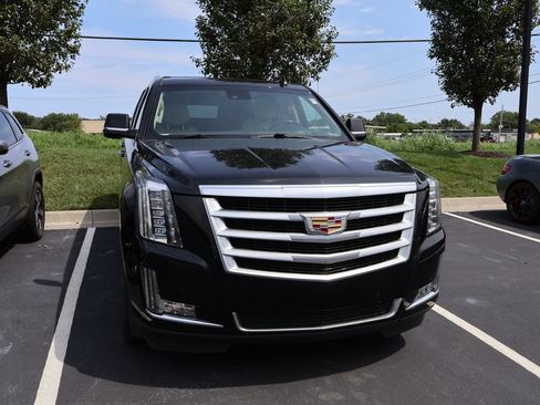 Used 2020 Cadillac Escalade ESV Luxury AWD/4WD image 4