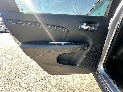 Used 2015 Dodge Journey Crossroad w/ Flexible Seating Group image 37